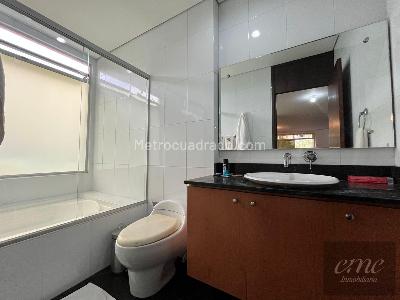 Apartaestudio en venta en El Tesoro, Medellín, 68 m² · foto 2 de 17