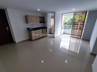 Apartamento de 3 alcobas en venta en Los Alcazares, Sabaneta, 69 m² · foto 2 de 15