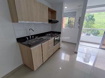 Apartamento de 3 alcobas en venta en Los Alcazares, Sabaneta, 69 m² · foto 3 de 15