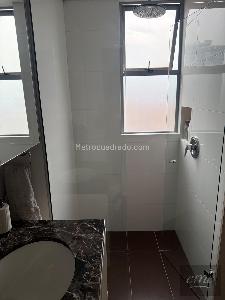 Apartamento de 2 alcobas en arriendo en Castropol, Medellín, 90 m² · foto 2 de 20
