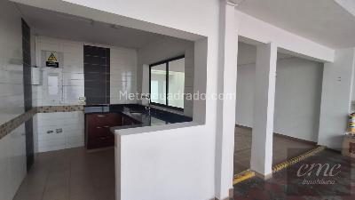 Casa de 4 alcobas en arriendo en Santa Teresita, Medellín, 150 m² · foto 6 de 10