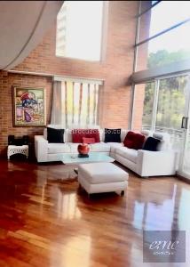 Apartamento de 2 alcobas en arriendo en El Tesoro, Medellín, 137 m² · foto 4 de 12