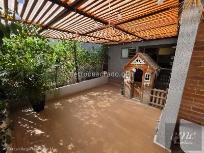 Apartamento de 3 alcobas en venta en Loma De Los Bernal, Medellín, 113 m² · foto 3 de 20
