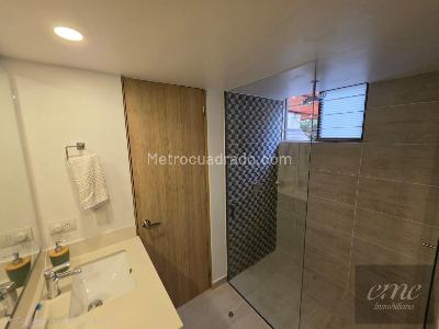 Apartamento de 3 alcobas en venta en Loma De Los Bernal, Medellín, 113 m² · foto 5 de 20