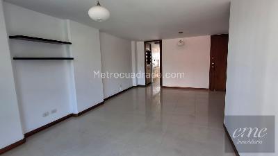 Apartamento de 3 alcobas en arriendo en Laureles, Medellín, 88 m² · foto 3 de 15