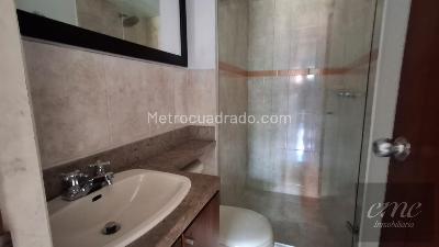 Apartamento de 3 alcobas en arriendo en Laureles, Medellín, 88 m² · foto 4 de 15