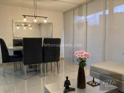 Apartamento de 2 alcobas en arriendo en Loma Del Indio, Medellín, 68 m² · foto 3 de 19