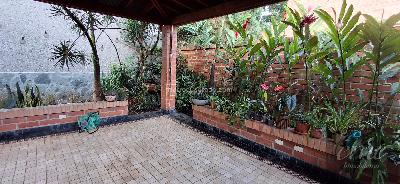 Casa de 3 alcobas en venta en La Tomatera, Medellín, 330 m² · foto 2 de 20