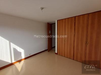 Apartamento de 2 alcobas en arriendo en Patio Bonito, Medellín, 75 m² · foto 10 de 20