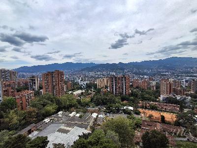 Apartamento de 2 alcobas en arriendo en Loma De Los Balsos, Medellín, 79 m² · foto 2 de 8