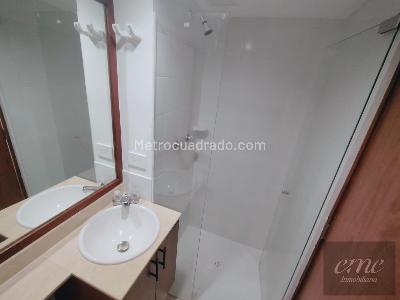 Apartamento en arriendo en Castropol, Medellín · foto 17 de 20