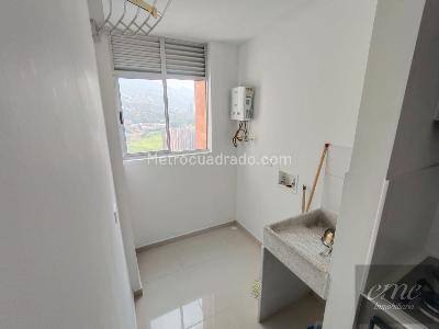 Apartamento de 3 alcobas en venta en Calasania, Medellín, 78 m² · foto 6 de 19