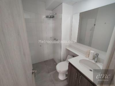 Apartamento de 3 alcobas en venta en Calasania, Medellín, 78 m² · foto 9 de 19