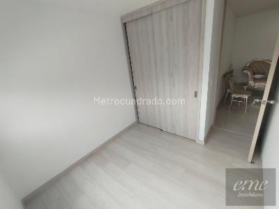 Apartamento de 3 alcobas en venta en Calasania, Medellín, 78 m² · foto 10 de 19