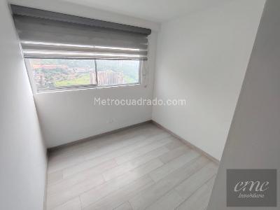 Apartamento de 3 alcobas en venta en Calasania, Medellín, 78 m² · foto 11 de 19
