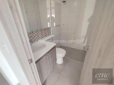 Apartamento de 3 alcobas en venta en Calasania, Medellín, 78 m² · foto 15 de 19