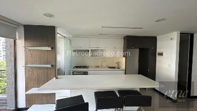 Apartaestudio en arriendo en La Aguacatala, Medellín, 61 m² · foto 3 de 15