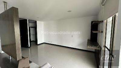 Apartaestudio en arriendo en La Aguacatala, Medellín, 61 m² · foto 7 de 15