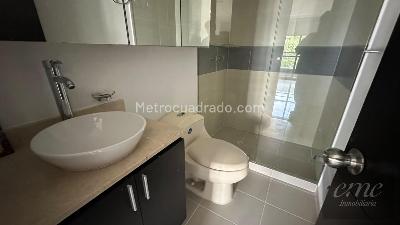 Apartaestudio en arriendo en La Aguacatala, Medellín, 61 m² · foto 9 de 15