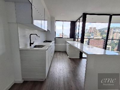 Apartamento en arriendo en Lalinde, Medellín · foto 2 de 20