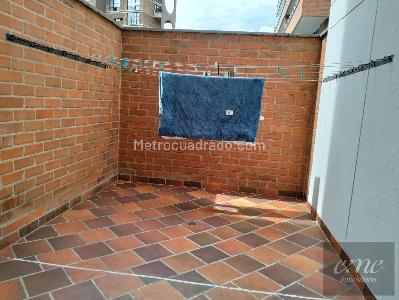 Apartamento de 3 alcobas en arriendo en Castropol, Medellín, 130 m² · foto 9 de 15