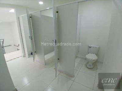 Casa de 5 alcobas en arriendo en Boston Centro, Medellín, 450 m² · foto 6 de 16