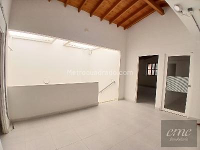 Casa de 5 alcobas en arriendo en Boston Centro, Medellín, 450 m² · foto 11 de 16