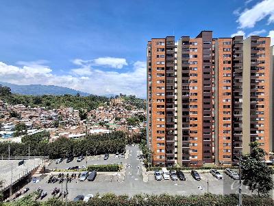 Apartamento de 3 alcobas en arriendo en Loma De Los Bernal, Medellín, 58 m² · foto 2 de 18