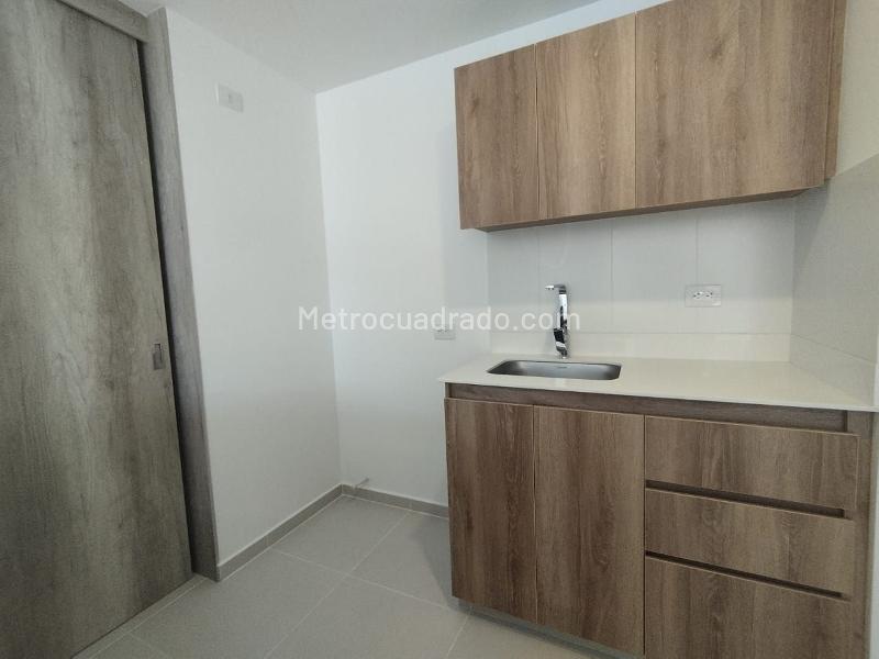 Apartamento Estudio de 1 Alcoba con 2 Baños y Parqueo en Ciudad del Río - 2