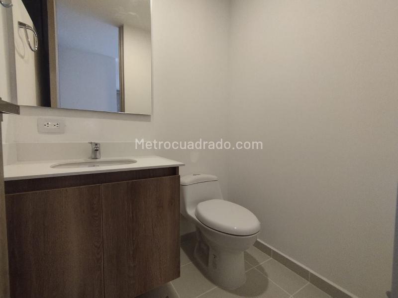 Apartamento Estudio de 1 Alcoba con 2 Baños y Parqueo en Ciudad del Río - 3