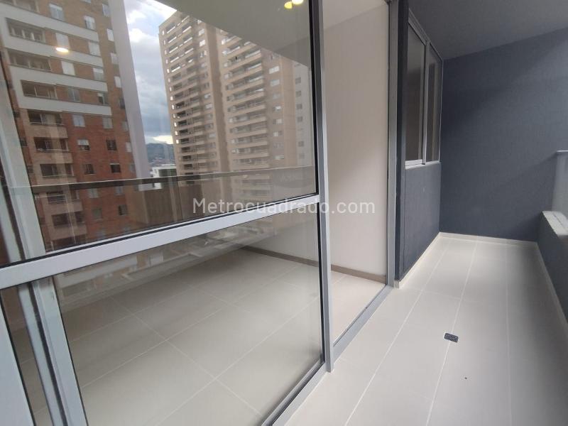 Apartamento Estudio de 1 Alcoba con 2 Baños y Parqueo en Ciudad del Río - 4
