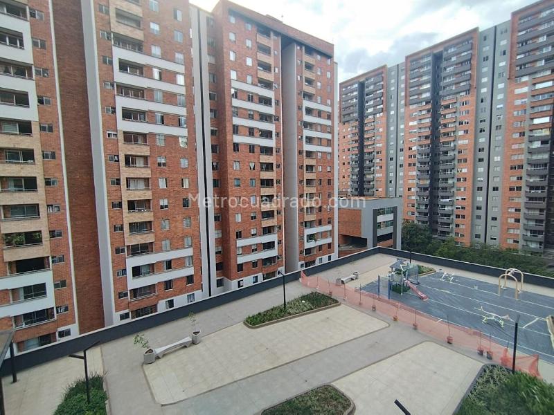 Apartamento Estudio de 1 Alcoba con 2 Baños y Parqueo en Ciudad del Río - 5