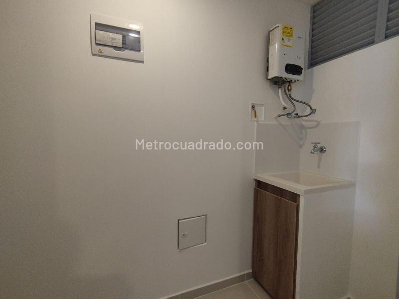 Apartamento Estudio de 1 Alcoba con 2 Baños y Parqueo en Ciudad del Río - 6