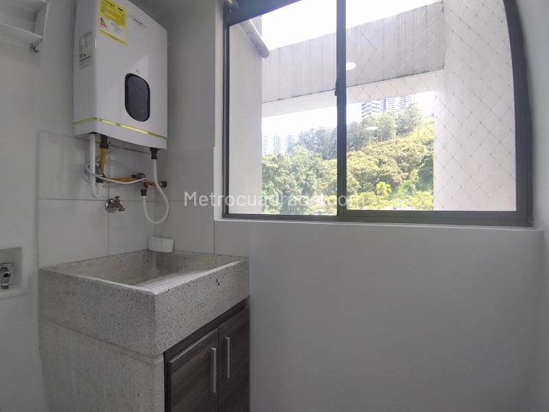 Apartamento de 2 Alcobas con Amenidades en El Poblado Castropol - 8