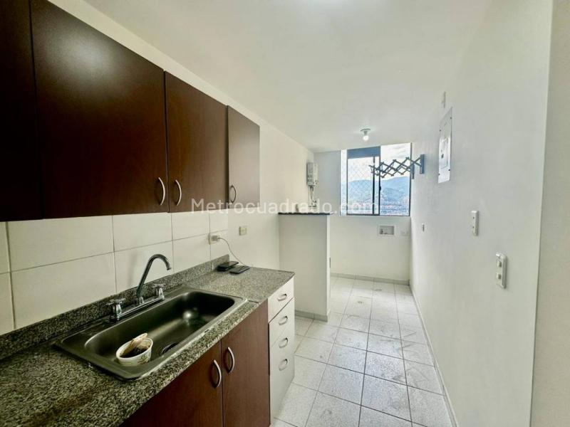 Apartamento Amplio de 3 Alcobas en La Candelaria