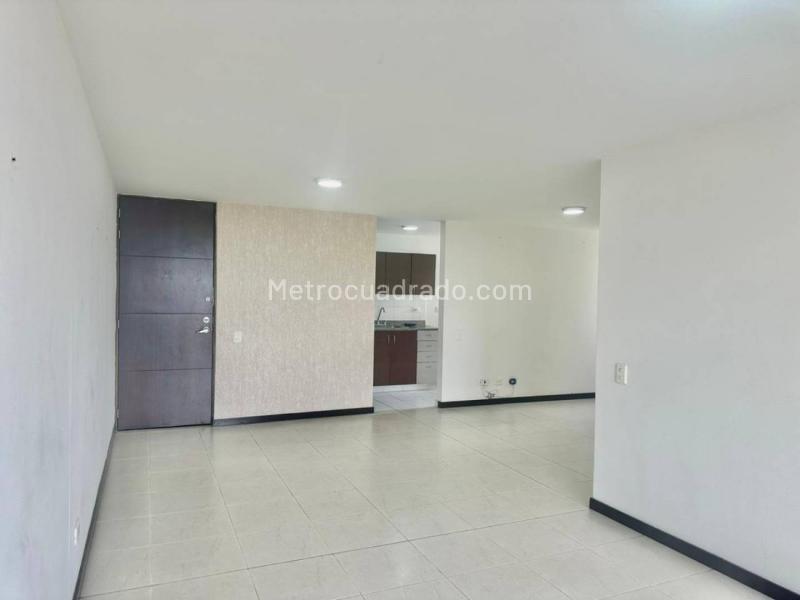 Apartamento Amplio de 3 Alcobas en La Candelaria - 3