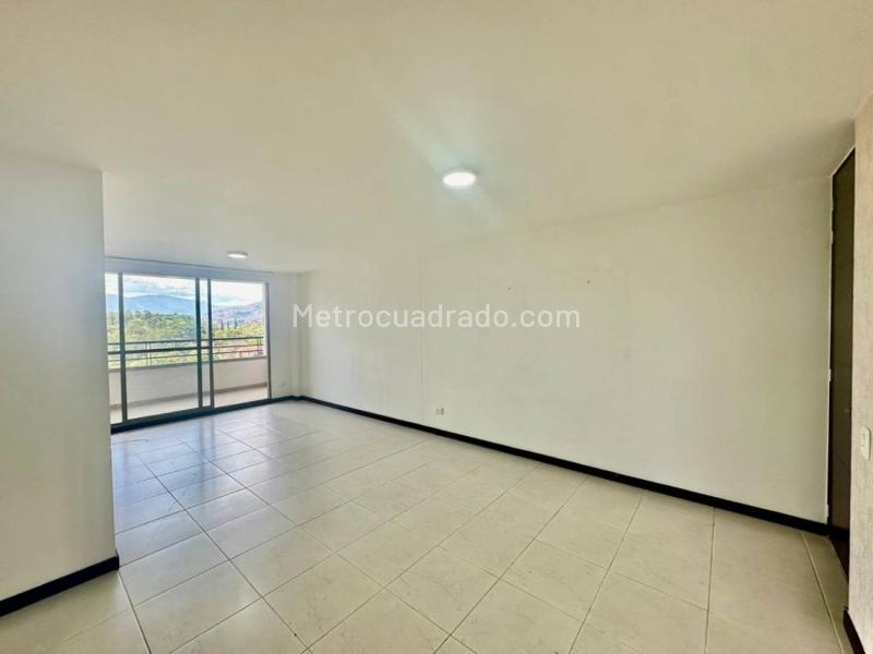 Apartamento Amplio de 3 Alcobas en La Candelaria - 4