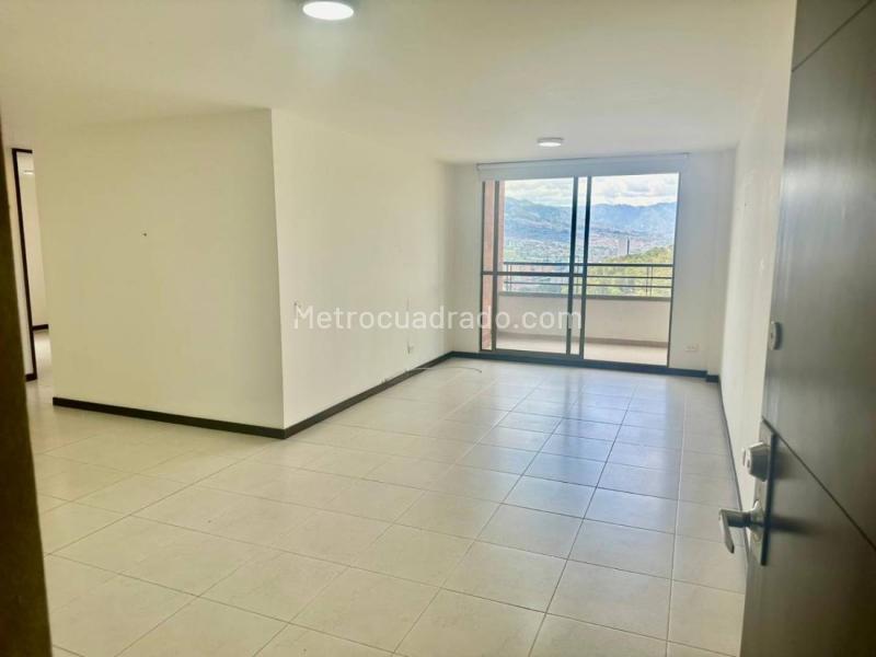 Apartamento Amplio de 3 Alcobas en La Candelaria - 8