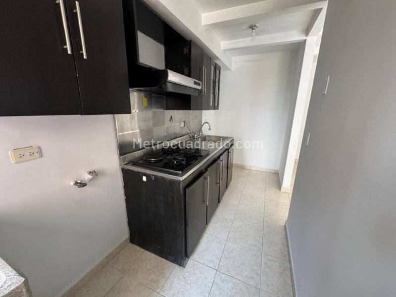 Modern 3BR Apartment with Balcony in Los Colores - 2