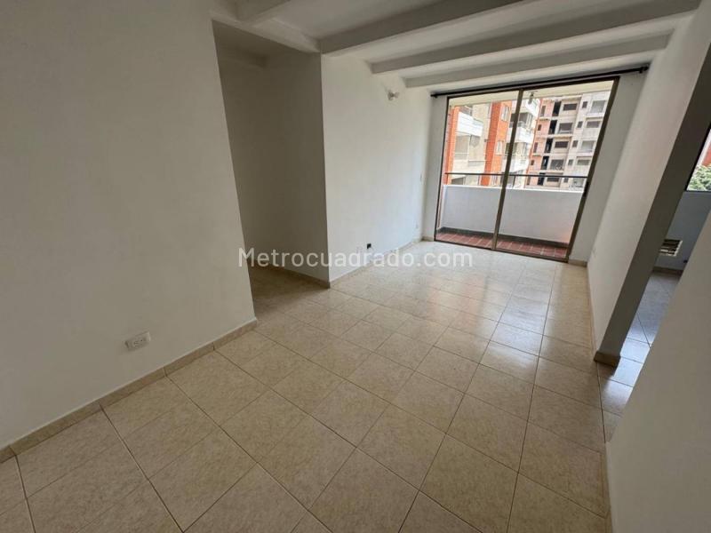 Modern 3BR Apartment with Balcony in Los Colores - 3