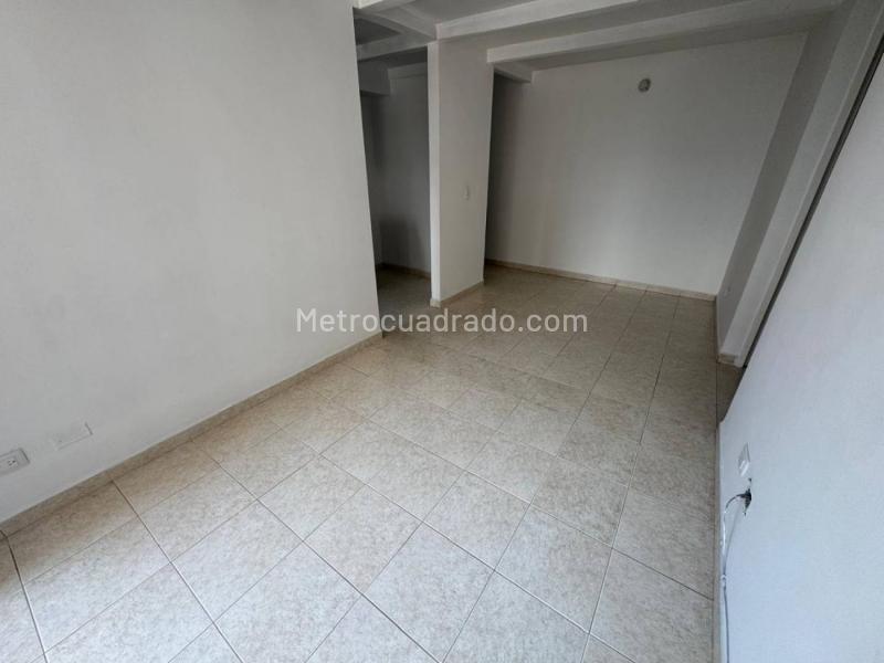 Modern 3BR Apartment with Balcony in Los Colores - 4