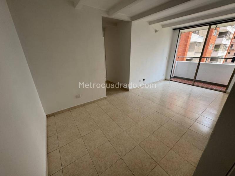 Modern 3BR Apartment with Balcony in Los Colores - 6
