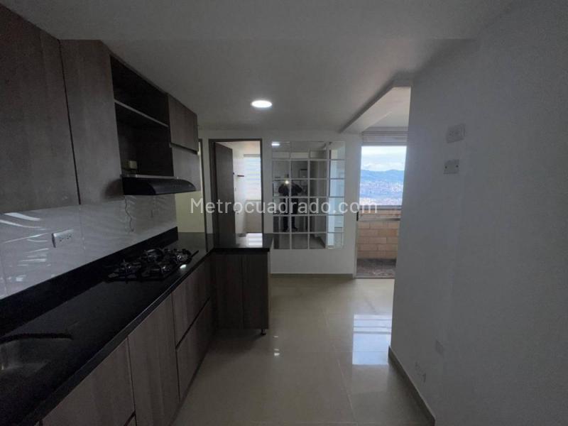 3BR Apartment with 2 Baths in Robledo La Campiña (55 m²) - 2