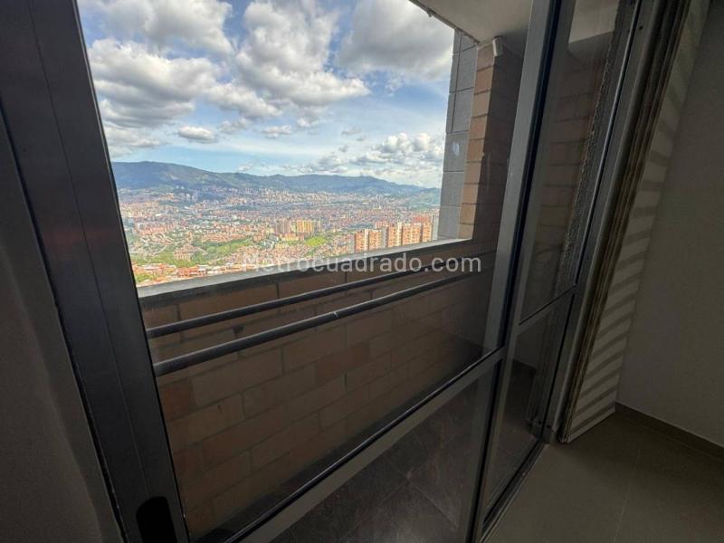 3BR Apartment with 2 Baths in Robledo La Campiña (55 m²) - 4