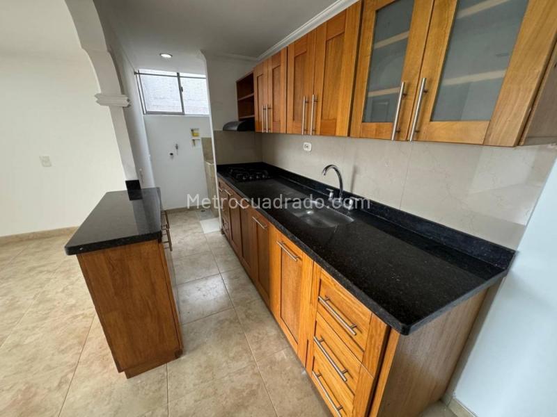3BR Apartment in Los Colores near Avenida 80 - 2
