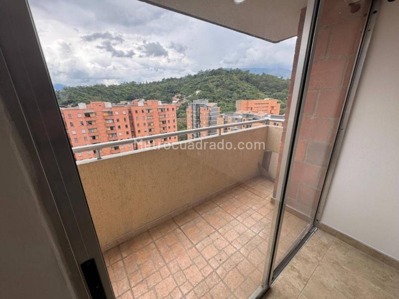 3BR Apartment in Los Colores near Avenida 80 - 6