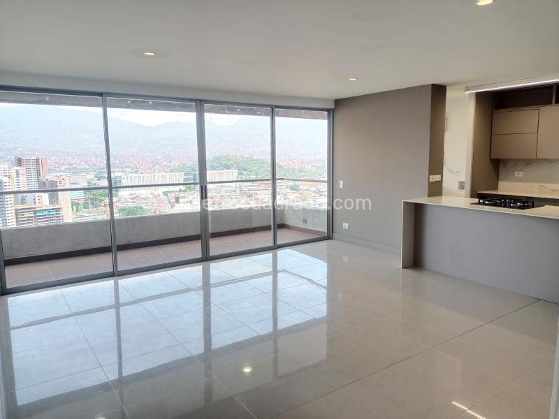 Apartamento cómodo de 3 Alcobas con balcón en Castropol, El Poblado - 2