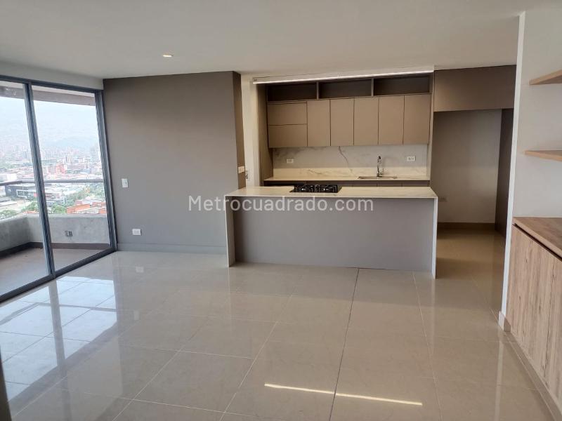 Apartamento cómodo de 3 Alcobas con balcón en Castropol, El Poblado - 4