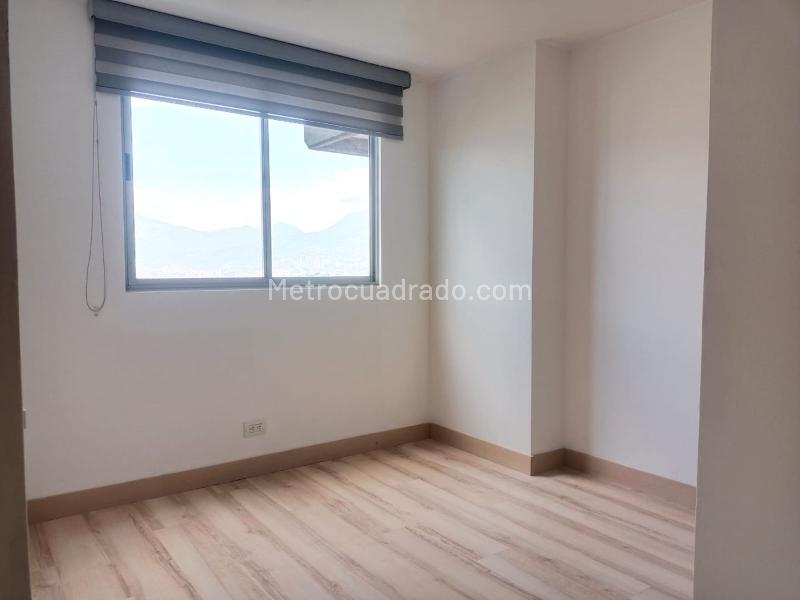 Apartamento cómodo de 3 Alcobas con balcón en Castropol, El Poblado - 5