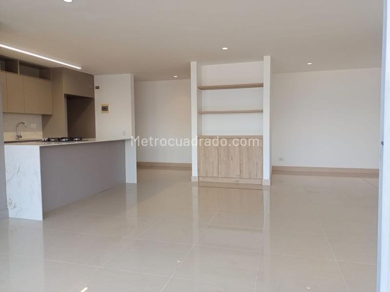 Apartamento cómodo de 3 Alcobas con balcón en Castropol, El Poblado - 6